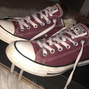 Maroon converse!!!